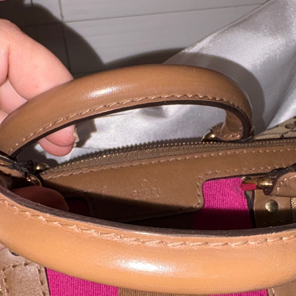 Gucci Beige GG Canvas Top-Handle Bag with Pink & Brown Stripe - Picture 4 of 17